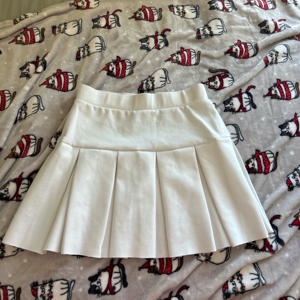 Elegant White Pleated Skirt